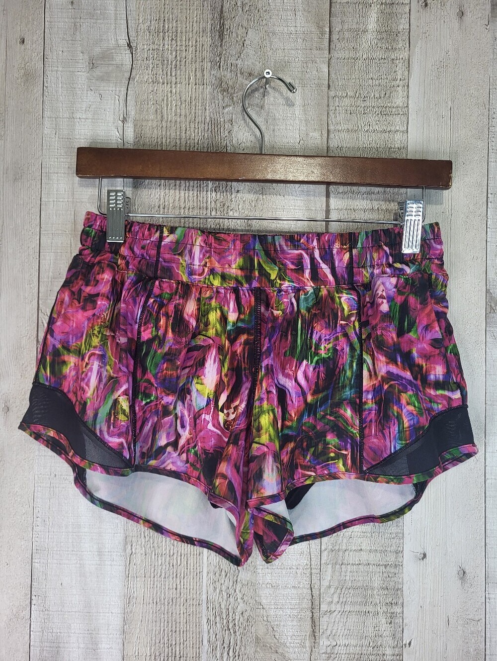 Lululemon Hotty Hot Low Rise Short. 2.5" W7ATHR. Size 8